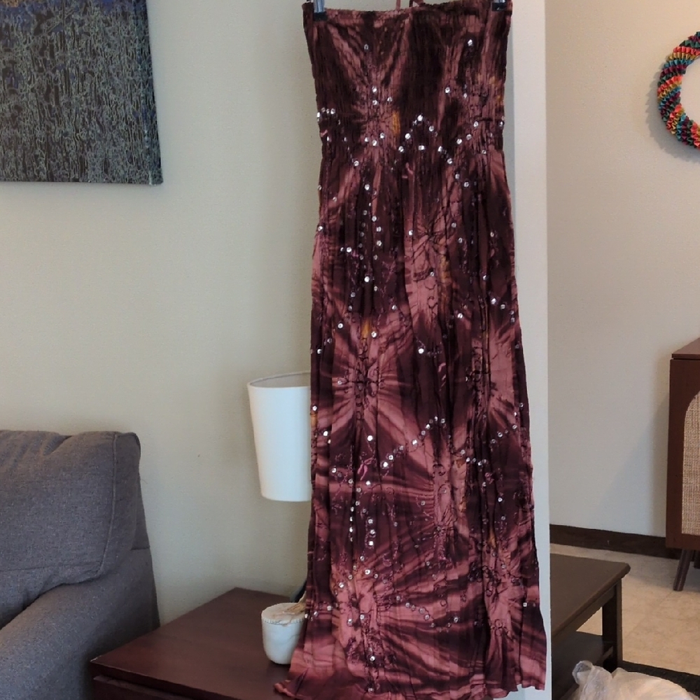 Elegant Strapless Tie-Dye Maxi Dress